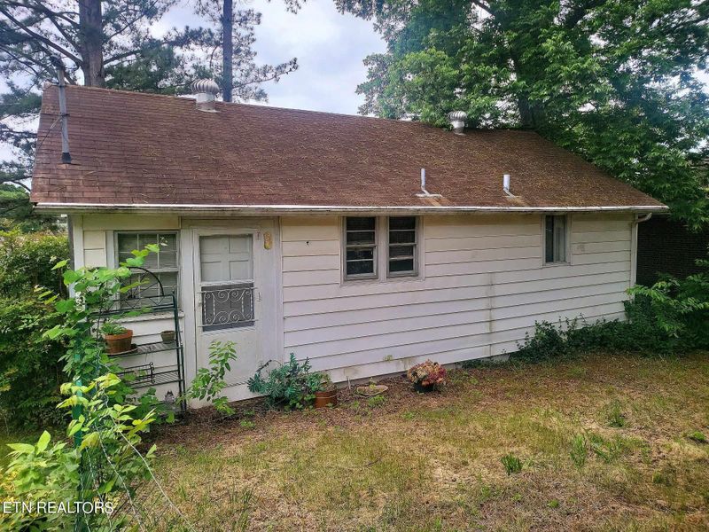 1007 E 1st Ave, Lenoir City, TN 37771