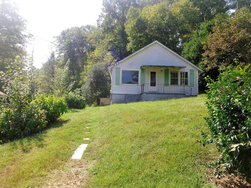 1007 Elmer Lambert Rd, Maryville, TN 37804