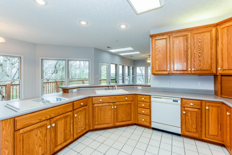 1007 Saint Johns Dr, Maryville, TN 37801
