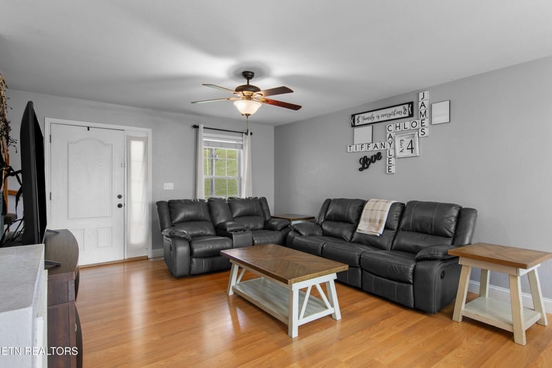 1007 W Kentucky Ave, Lafollette, TN 37766