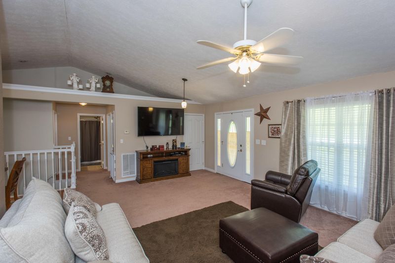 1008 Bradley Ct, Kodak, TN 37764