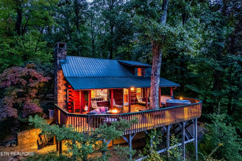 1008 E Foothills Dr, Gatlinburg, TN 37738