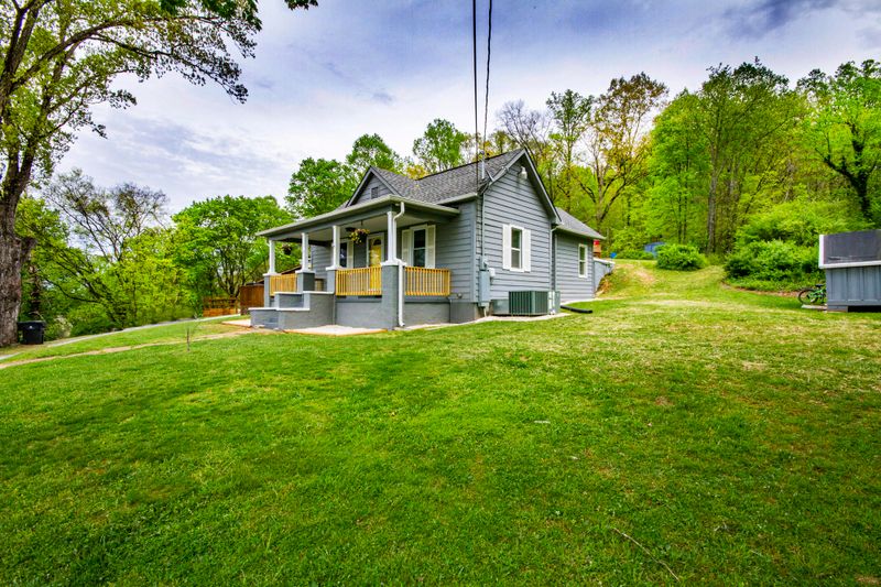 1008 E Red Bud Rd, Knoxville, TN 37920