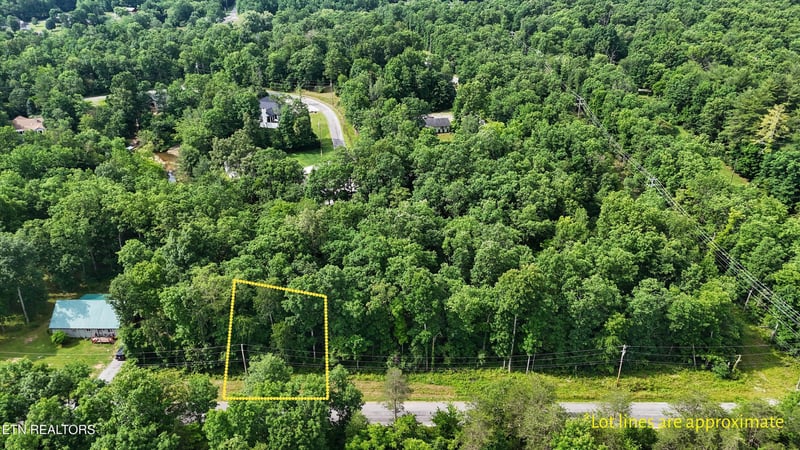 1008 War Eagle Dr, Crossville, TN 38572