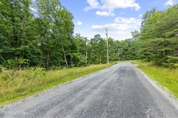 1008 War Eagle Dr, Crossville, TN 38572