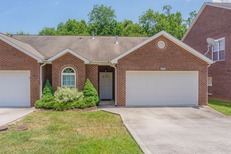 1008 Webster Groves Ln, Knoxville, TN 37909