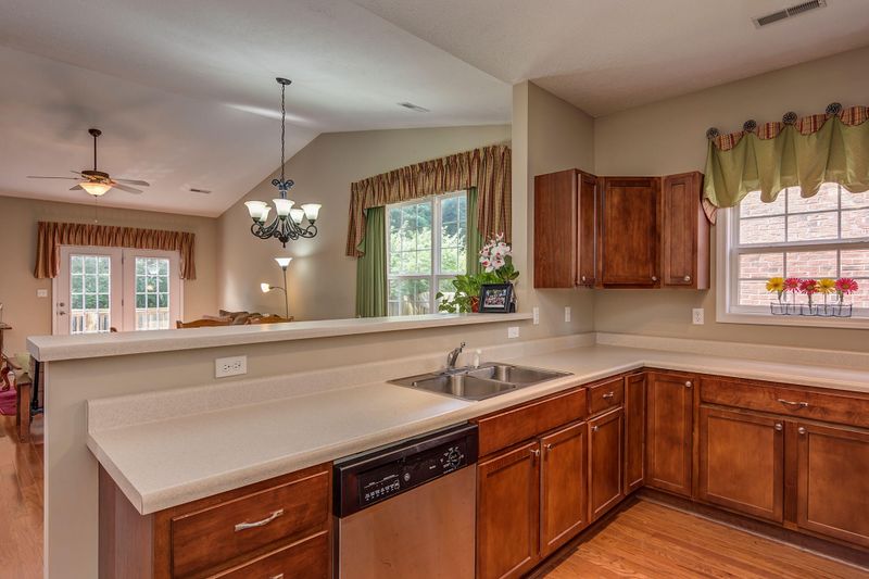 1008 Webster Groves Ln, Knoxville, TN 37909