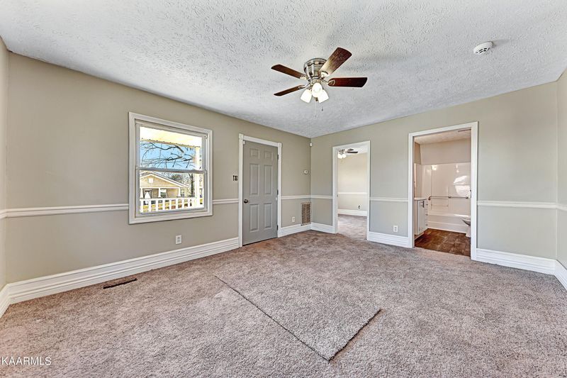 1009 Dinwiddie St, Knoxville, TN 37921