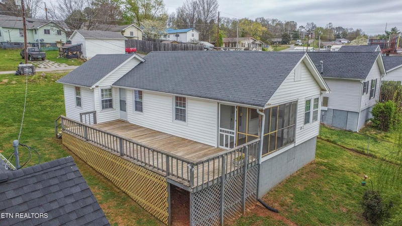 1009 E 1st Ave, Lenoir City, TN 37771
