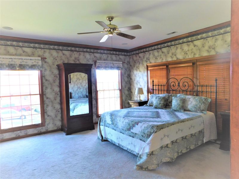 1009 Hilltop Ln, Kodak, TN 37764