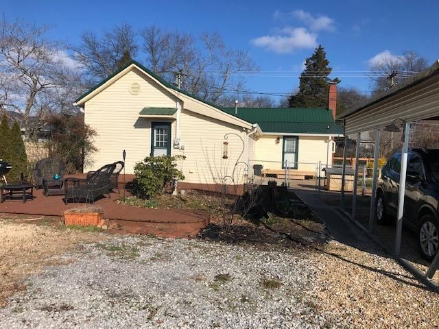 1009 Monroe St, Sweetwater, TN 37874