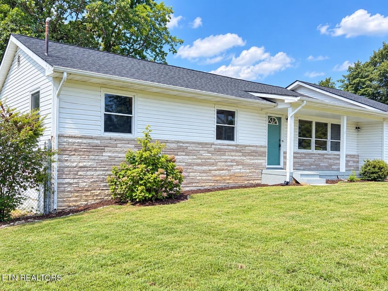 1009 Oaklett Dr, Knoxville, TN 37912