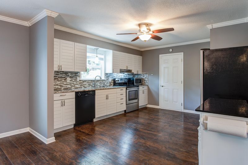 1009 Parrish Rd, Knoxville, TN 37923