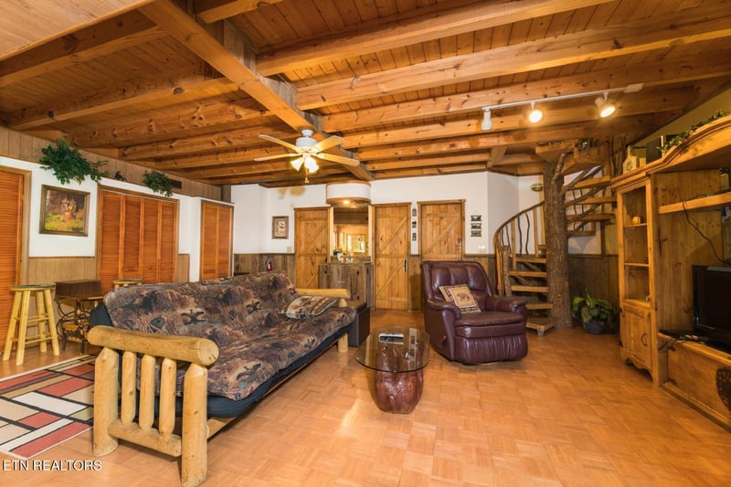 1009 Ravens Ford Way, Sevierville, TN 37876
