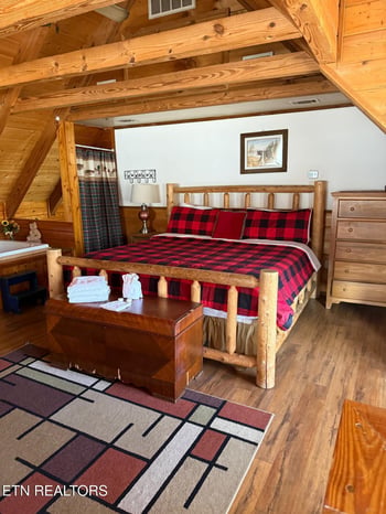 1009 Ravens Ford Way, Sevierville, TN 37876