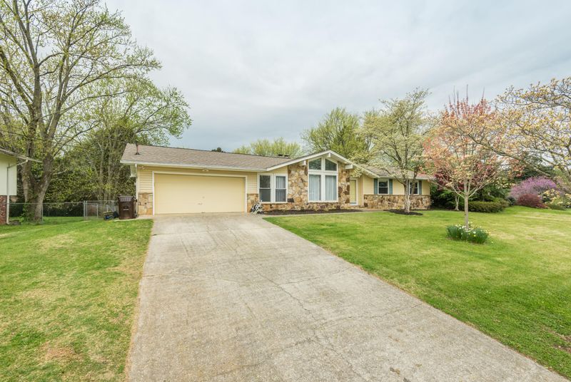 1009 Roderick Rd, Knoxville, TN 37923