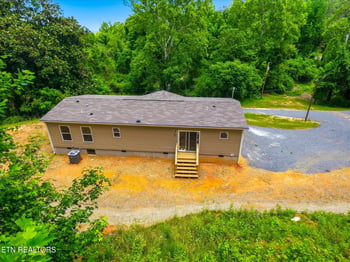 1009 S Gateway Ave, Rockwood, TN 37854