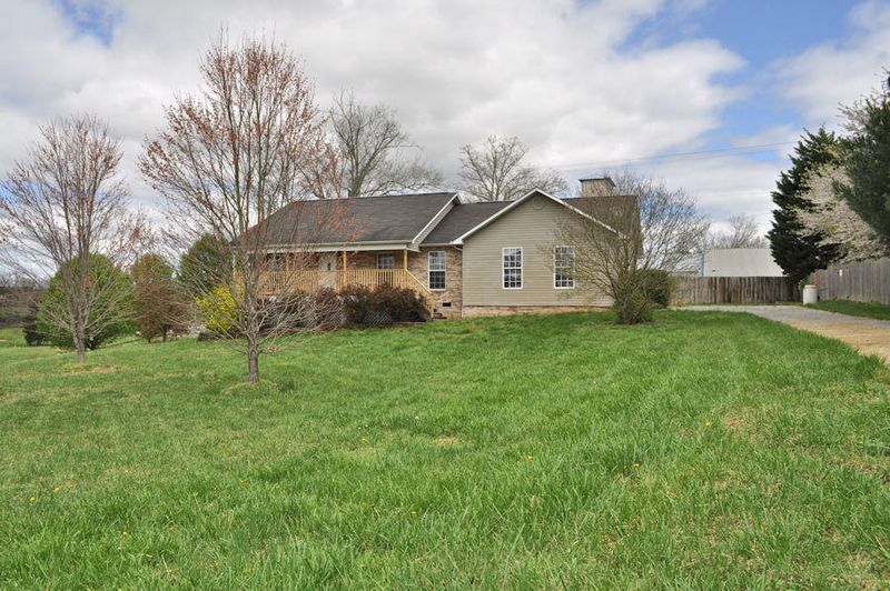 1009 Towns View Dr, Seymour, TN 37865