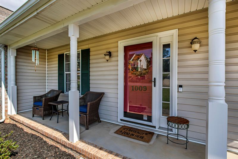 1009 Valley Dr, Athens, TN 37303