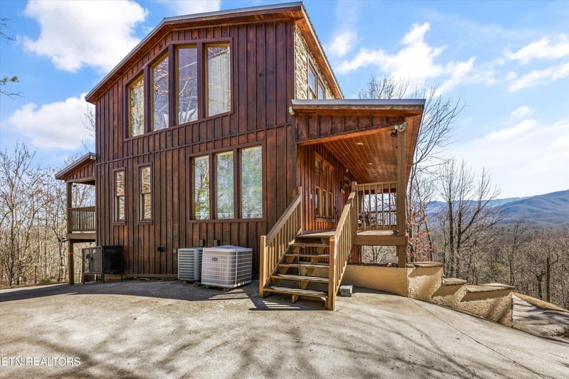 1009 Vista Dr, Gatlinburg, TN 37738