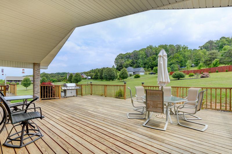 1009 W Union Valley Rd, Seymour, TN 37865