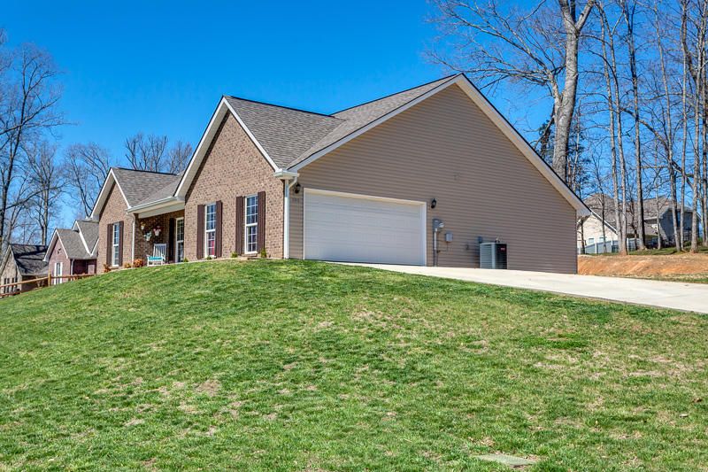 101 Blacksmith Ln, Maryville, TN 37803