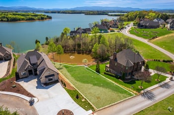 101 Breakers Dr, Vonore, TN 37885