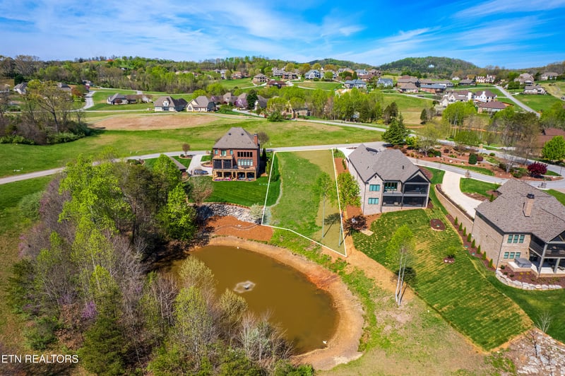 101 Breakers Dr, Vonore, TN 37885