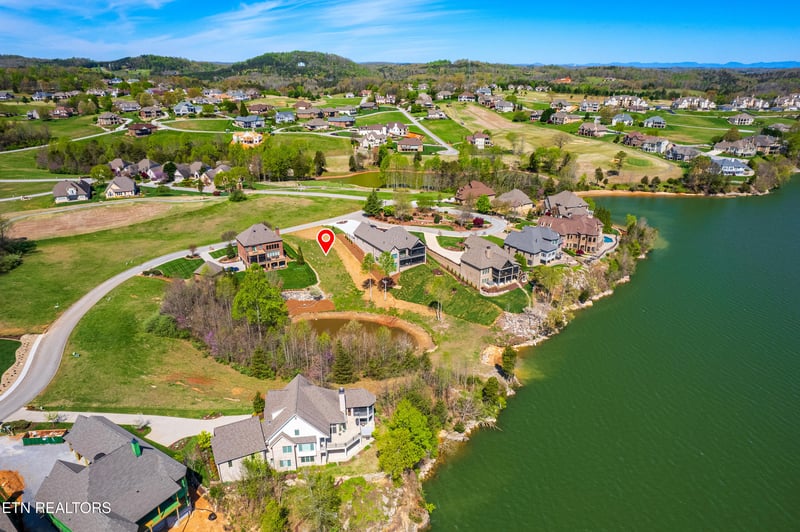 101 Breakers Dr, Vonore, TN 37885