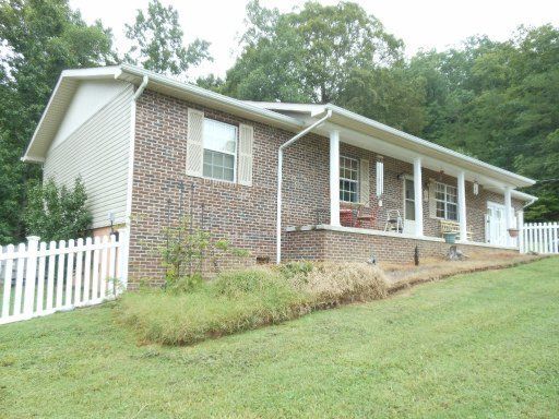 101 Breezewood Cir, Clinton, TN 37716