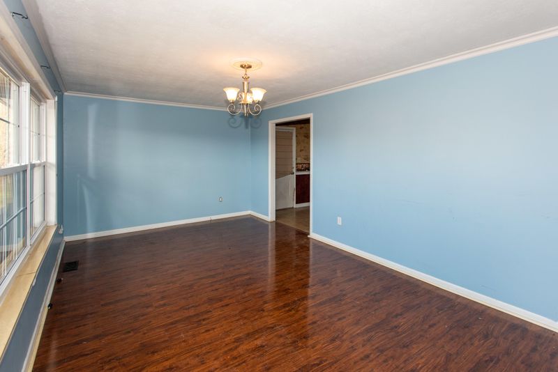 101 Briarwood Rd, Clinton, TN 37716
