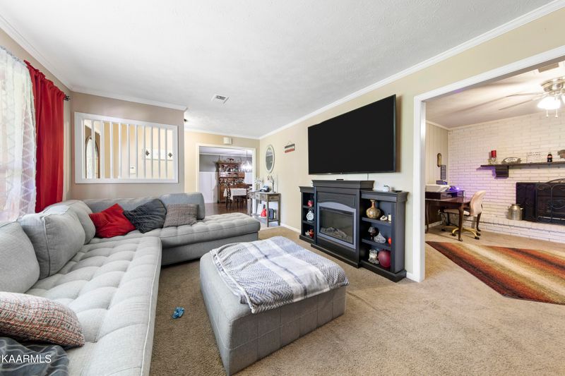 101 Chapman Crest Dr, Lafollette, TN 37766