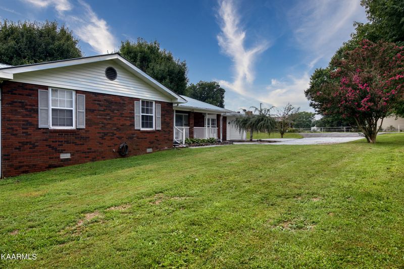101 Chapman Crest Dr, Lafollette, TN 37766