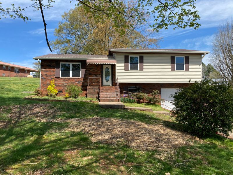 101 Circle Dr, Sweetwater, TN 37874