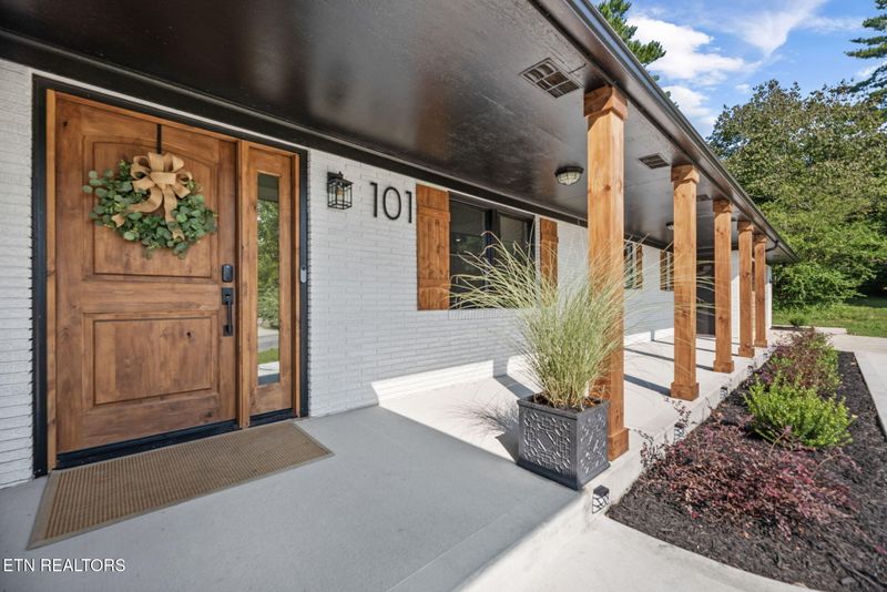101 Dana Dr, Oak Ridge, TN 37830