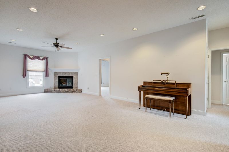 101 Dancer Ln, Oak Ridge, TN 37830