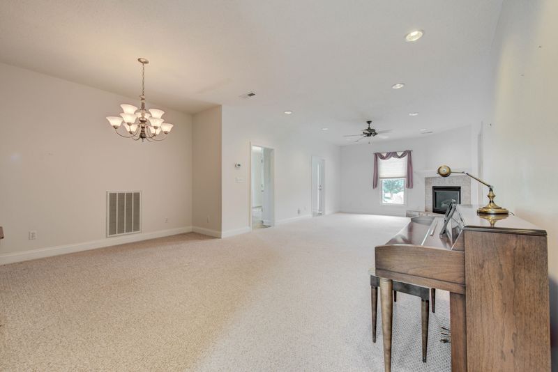 101 Dancer Ln, Oak Ridge, TN 37830