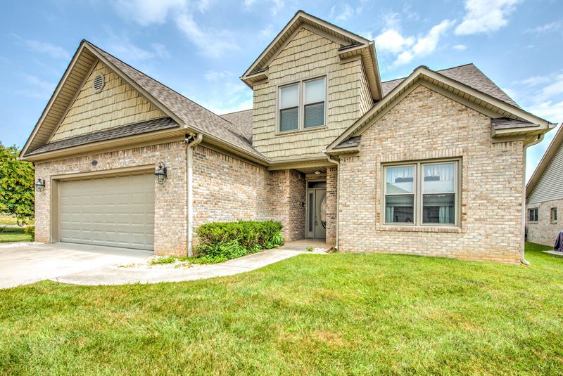 101 Dancer Ln, Oak Ridge, TN 37830