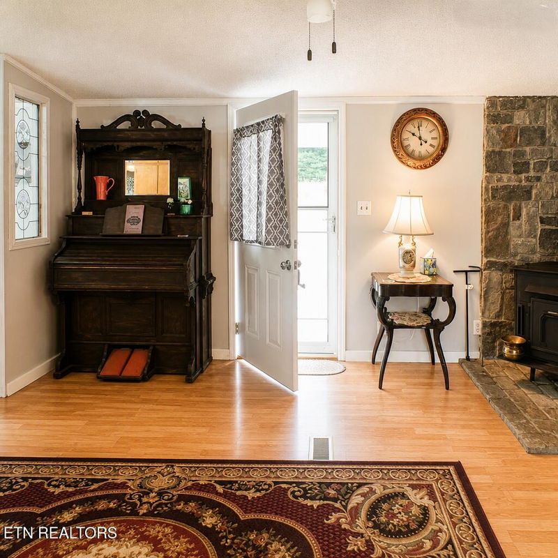 101 Daymon Cir, Crossville, TN 38572