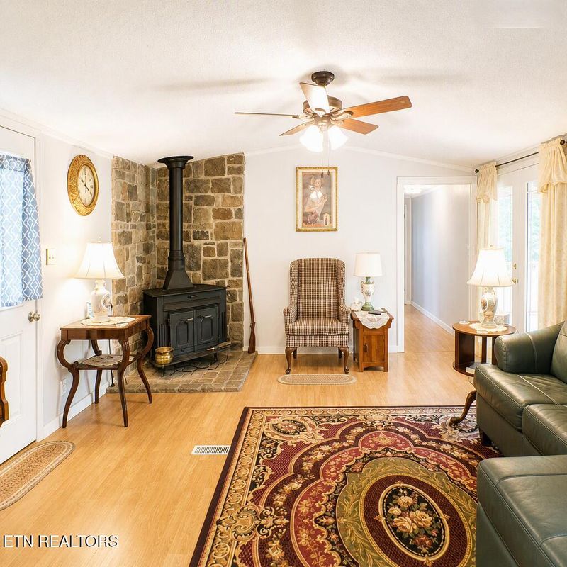 101 Daymon Cir, Crossville, TN 38572