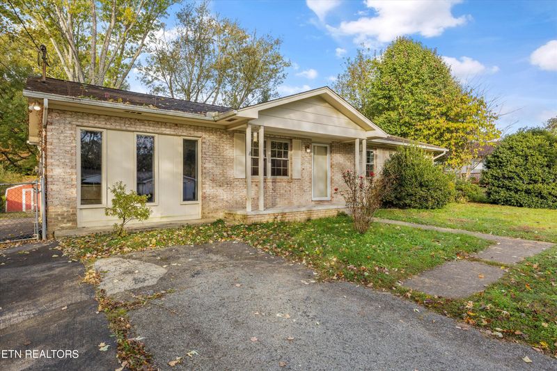 101 Duncan Dr, Oliver Springs, TN 37840