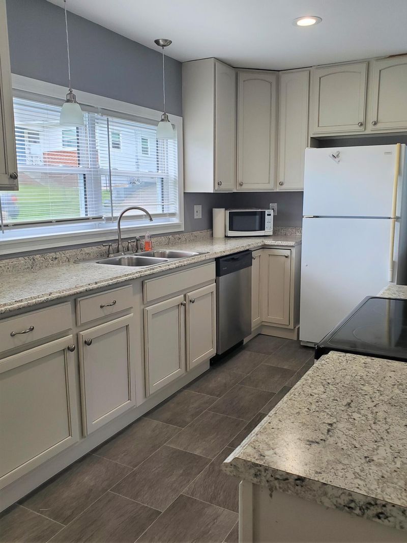 101 E Pawley Ln, Oak Ridge, TN 37830