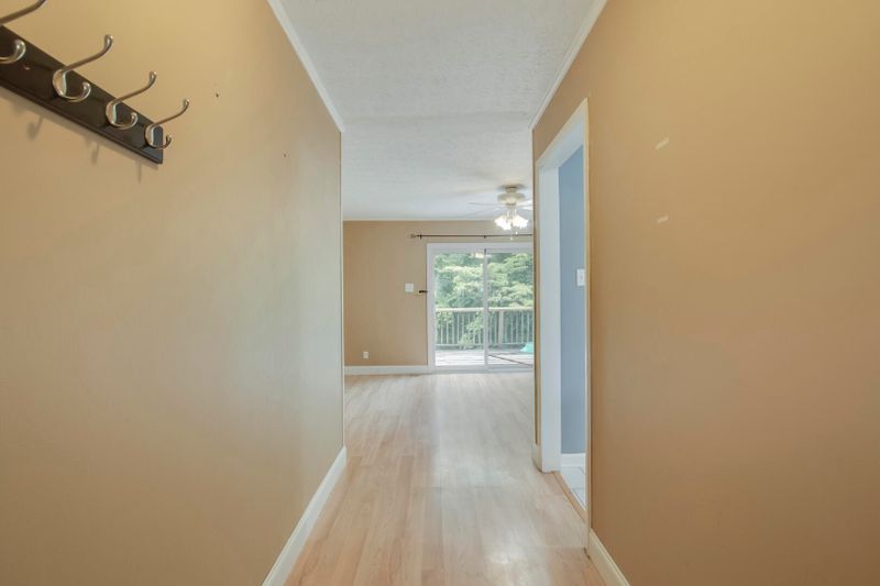 101 Edison Ln, Oak Ridge, TN 37830