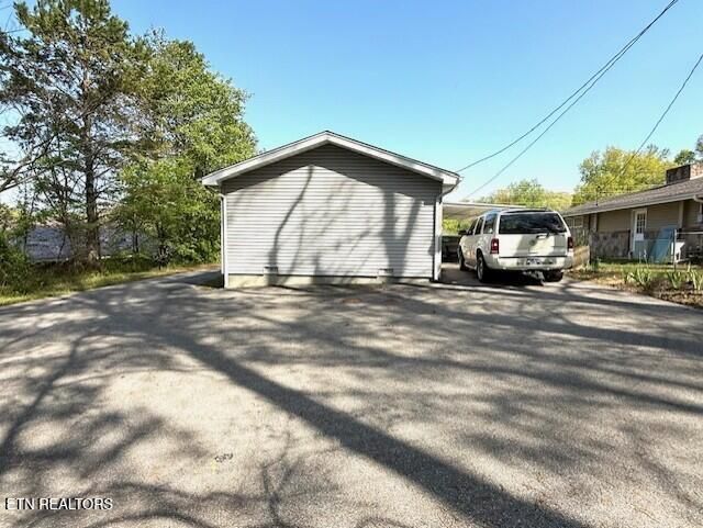 101 Edmonds Dr, Oliver Springs, TN 37840
