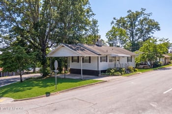 101 Glendale Ln, Oak Ridge, TN 37830