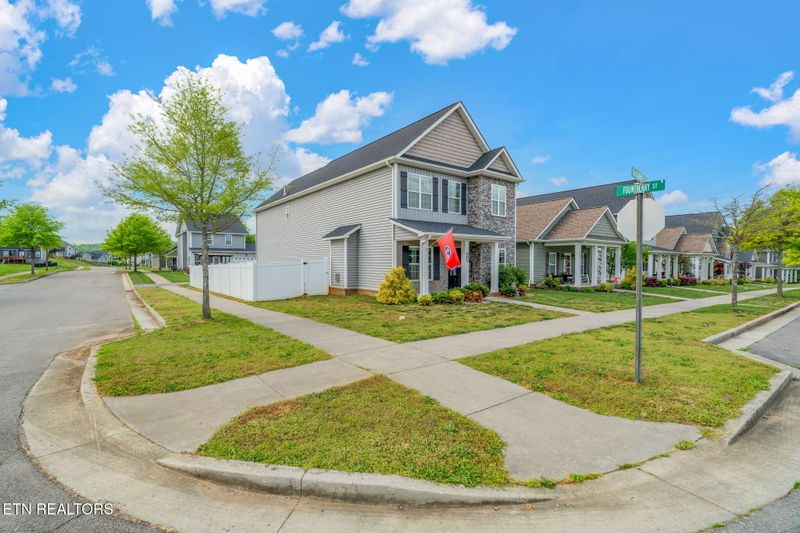 101 Hardinberry St, Oak Ridge, TN 37830