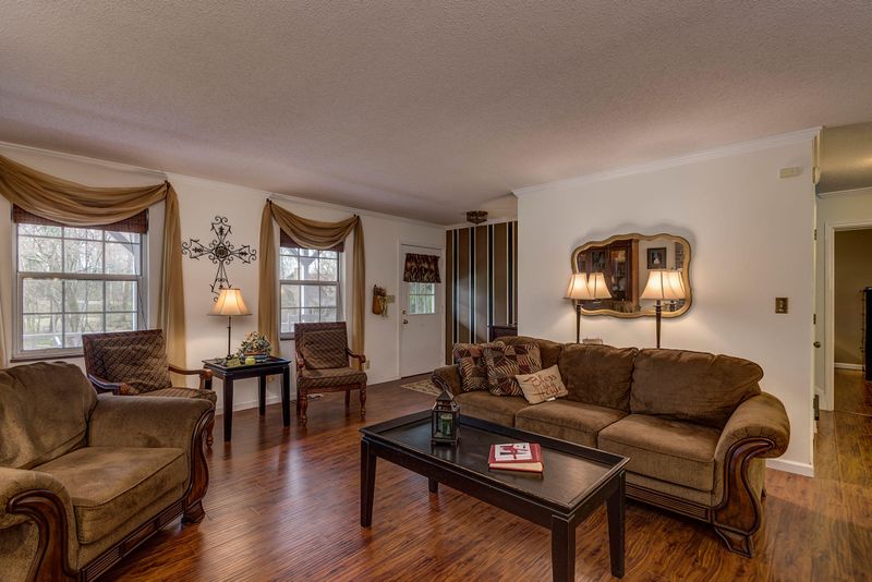 101 Harper Ln, Oak Ridge, TN 37830