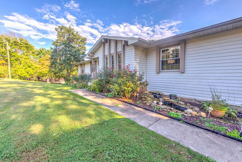101 Hillside Ct, Clinton, TN 37716