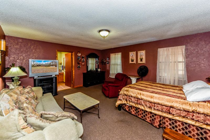 101 Jackson Ferry Rd, Greenback, TN 37742