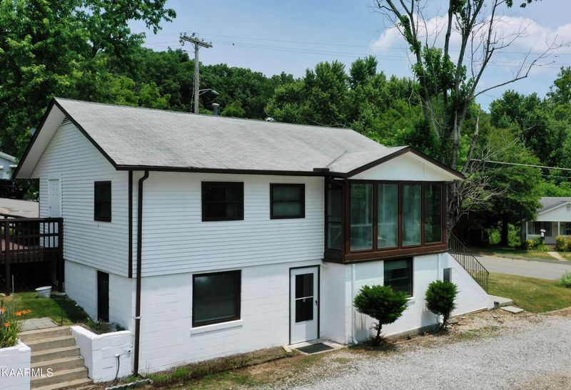 101 Jasper Ln, Oak Ridge, TN 37830